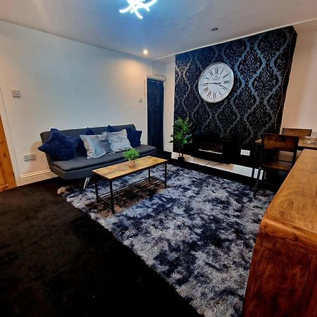 Private Courtyard Apartment In Bradford With Parking 쉬플리 외부 사진