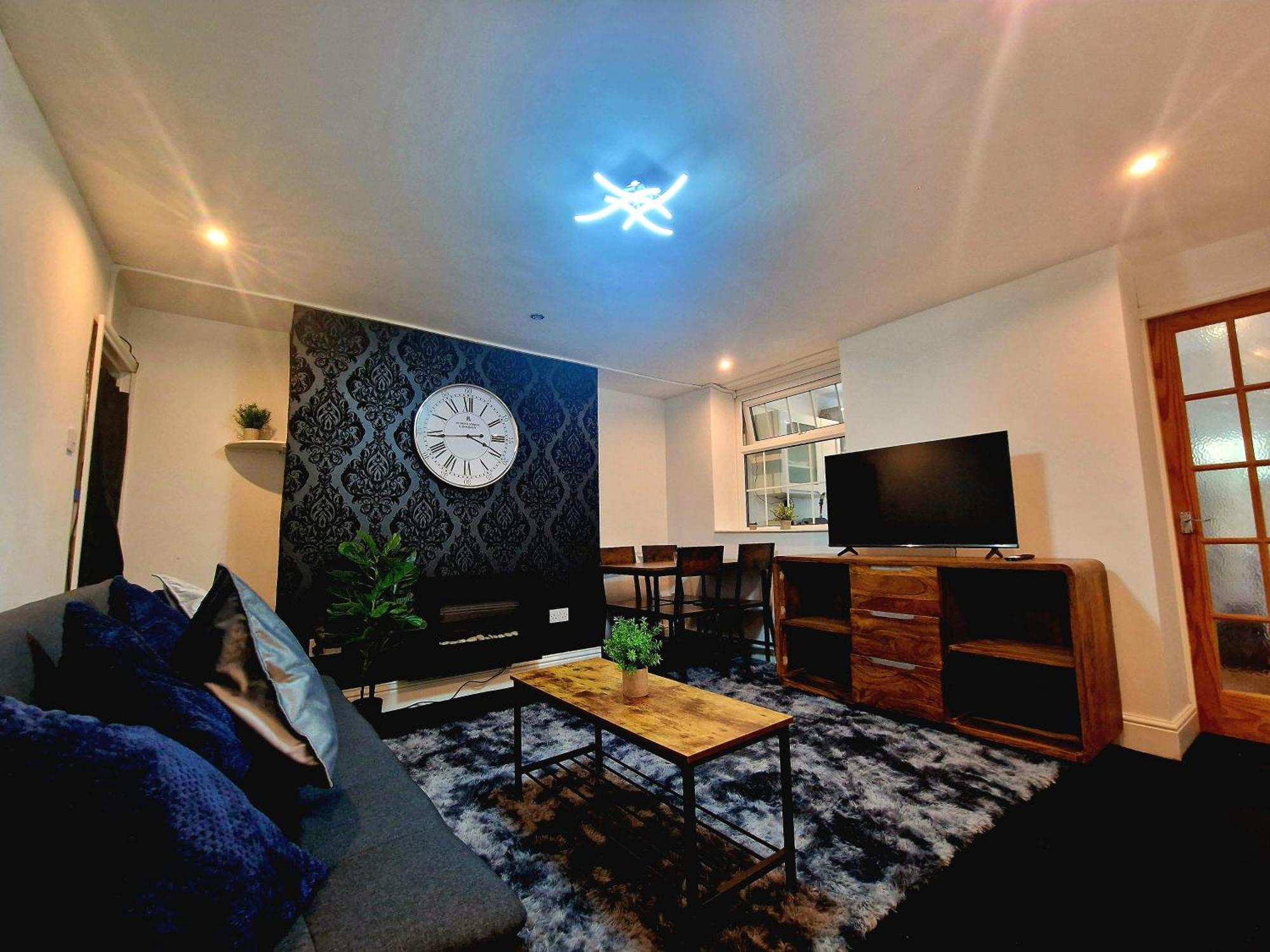 Private Courtyard Apartment In Bradford With Parking 쉬플리 외부 사진