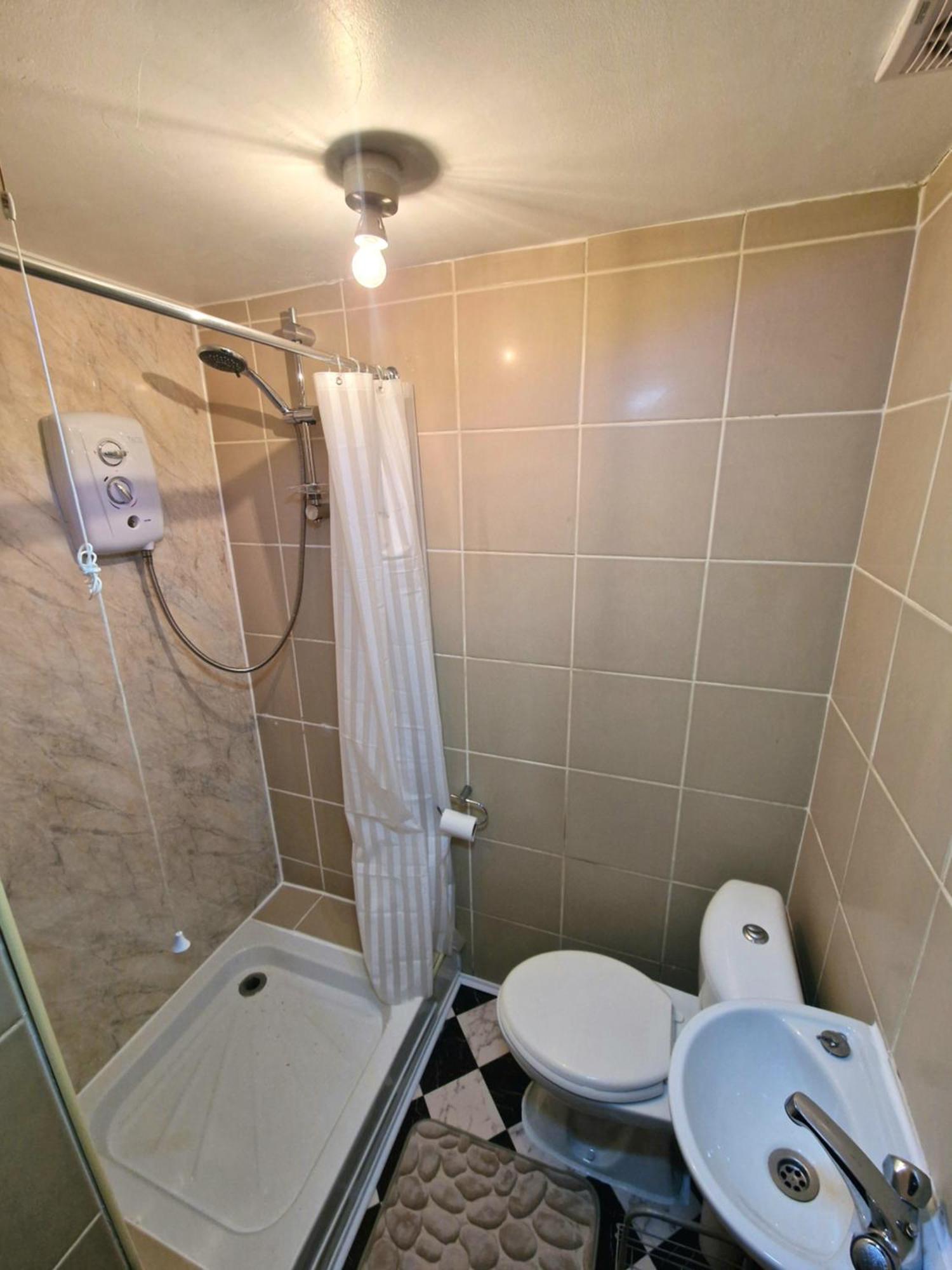 Private Courtyard Apartment In Bradford With Parking 쉬플리 외부 사진