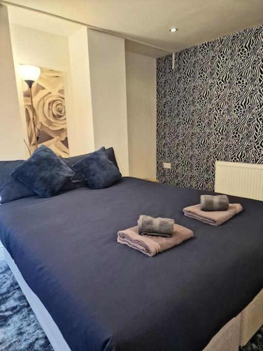 Private Courtyard Apartment In Bradford With Parking 쉬플리 외부 사진